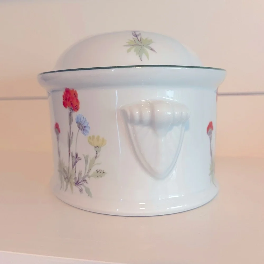𝅺Louis Lourioux, Wild Flower 1 qt. Oval covered casserole